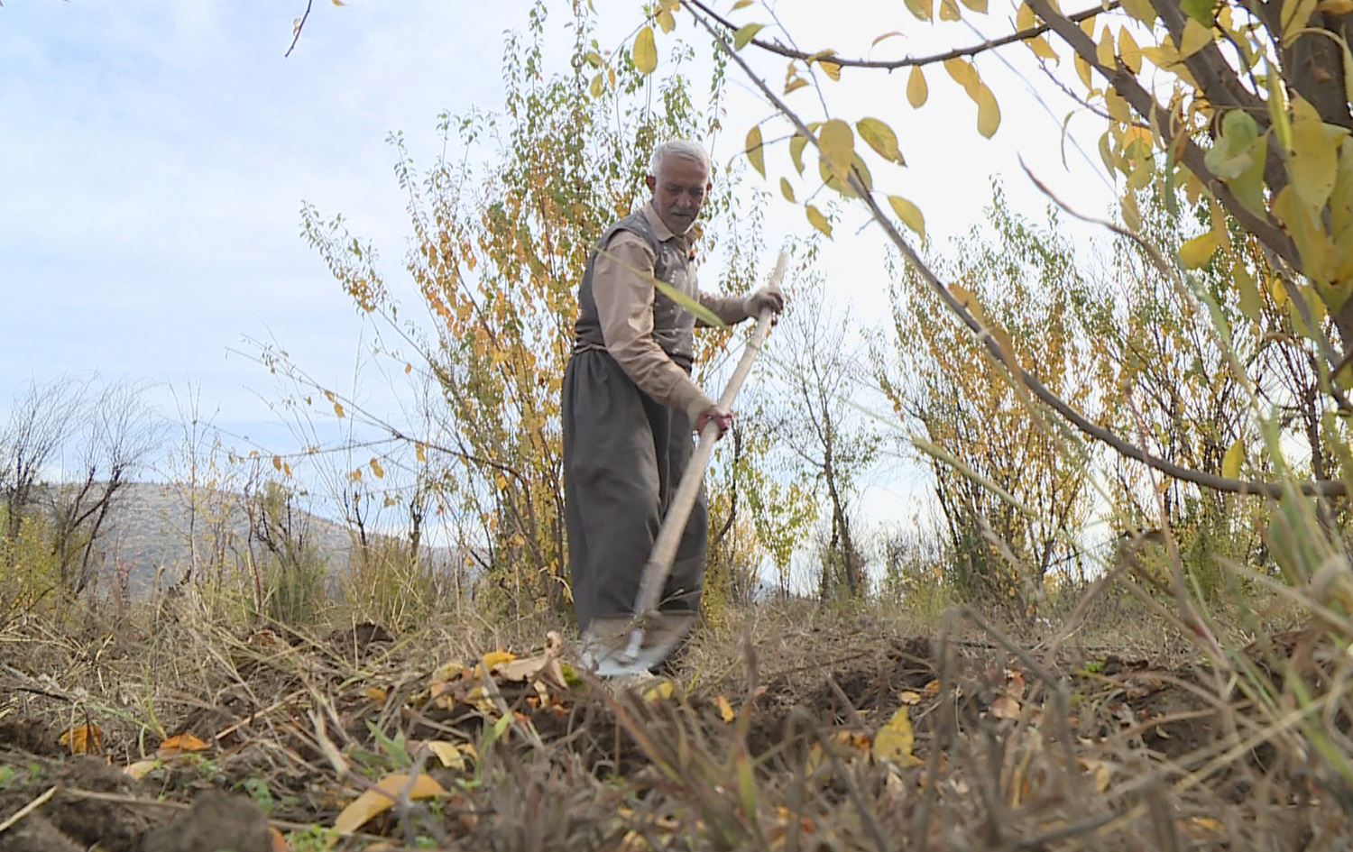 بۆردوومانی تورکیا لە شارباژێڕ؛ جووتیارێک دەڵێت کە دەخەوین نازانین بەیانی چیمان بەسەردێت