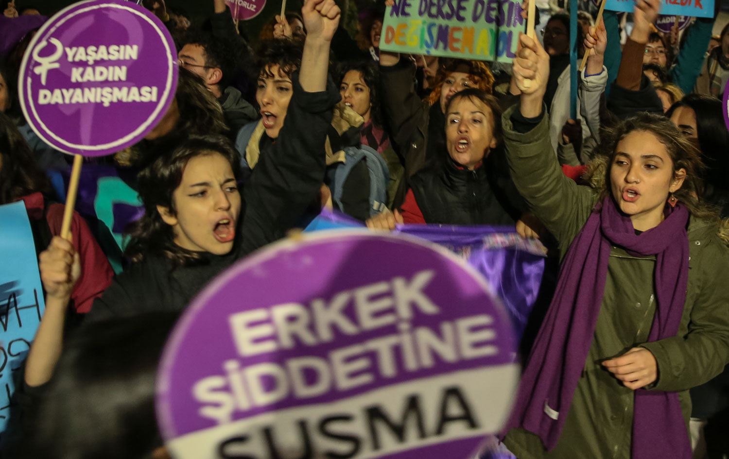 Sokaklara çıkan kadınlara müdahale: Çok sayıda gözaltı