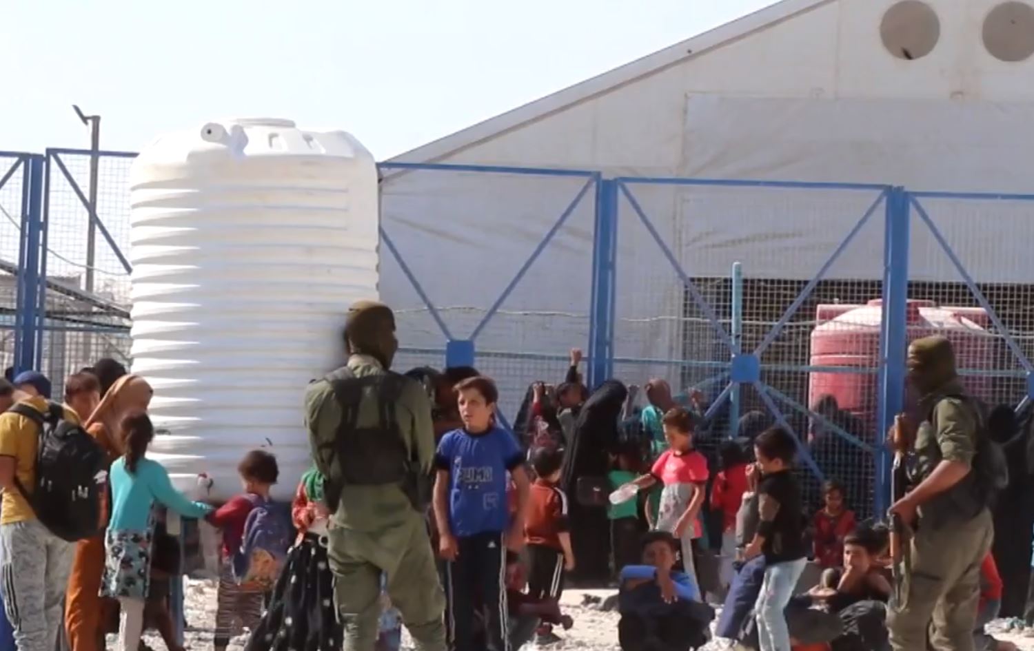 Erîşên Tirkiyê metirsiyê li ser şerê DAIŞê û Kampa Holê durist dike