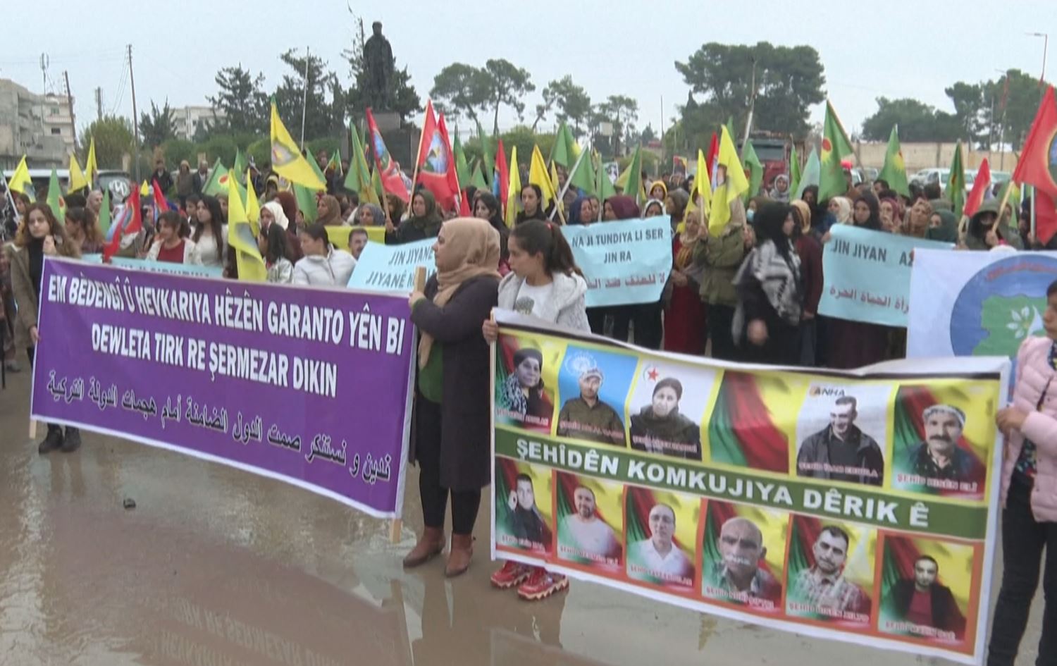 Niştecihên Kobanî dijî êrîşên Tirkiyê xwepêşandan kirin