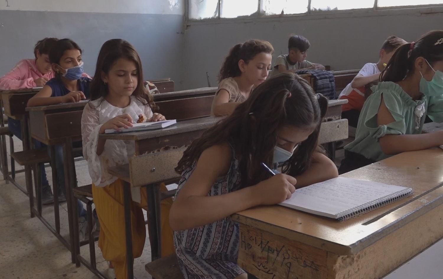 Li Rojavayê Kurdistanê ji ber êrişên Tirkiyê perwerdehî hat rawestandin