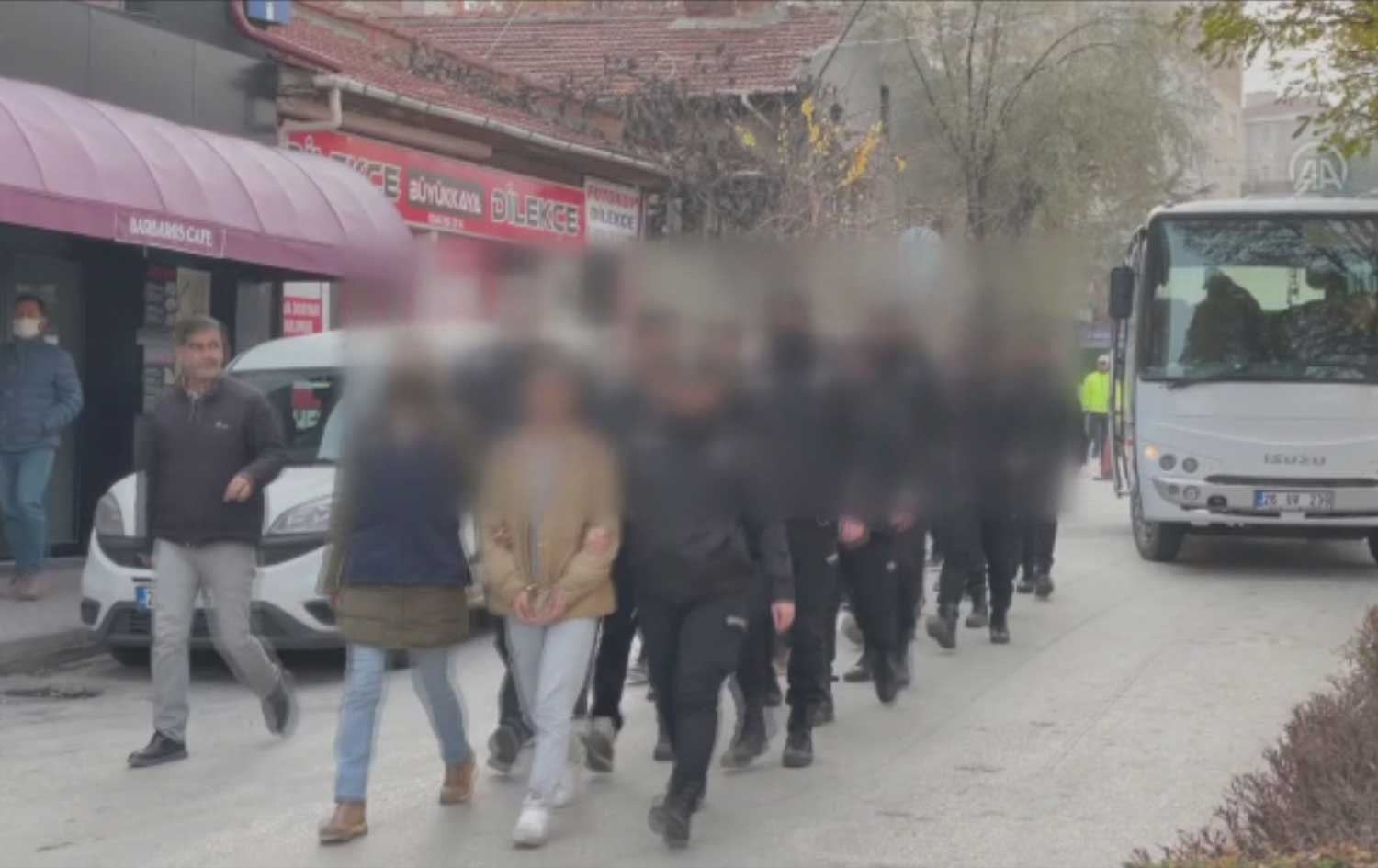 لە ئێسکیشەهیر چوار کەس بە گومانی پەکەکە بوون خرانە زیندانەوە