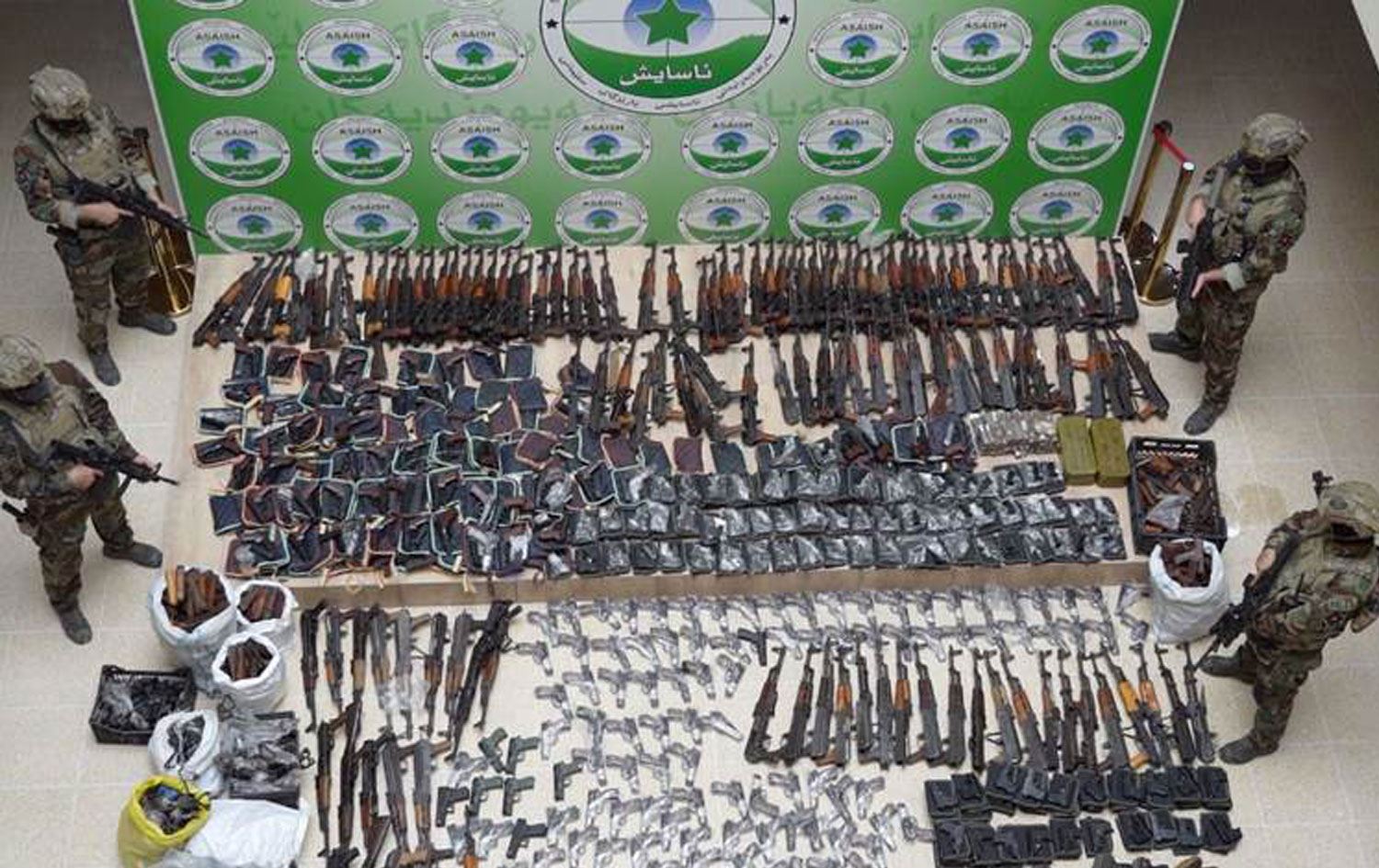 SÜLEYMANİYE - Güvenlik güçleri 600 silah ve 6 bin mermi ele geçirdi