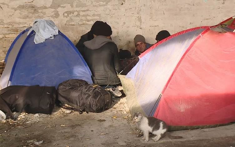 Sirbistan: Kurd jî di nav de zêdetirî 2 hezar koçber di rewşeke xirab de dijîn