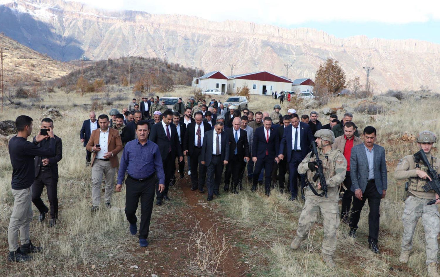 Derecik-Mergesor sınır kapısının açılması için görüşme