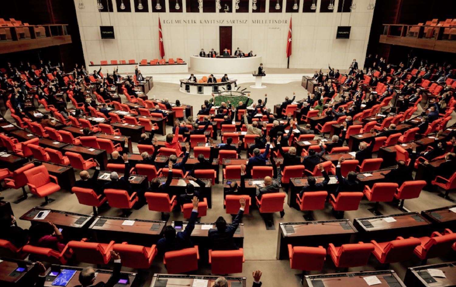 Li Parlamentoya Tirkiyê daxwaza lêkolîna dayîna welatîbûnê bo endamên DAIŞê hat redkirin