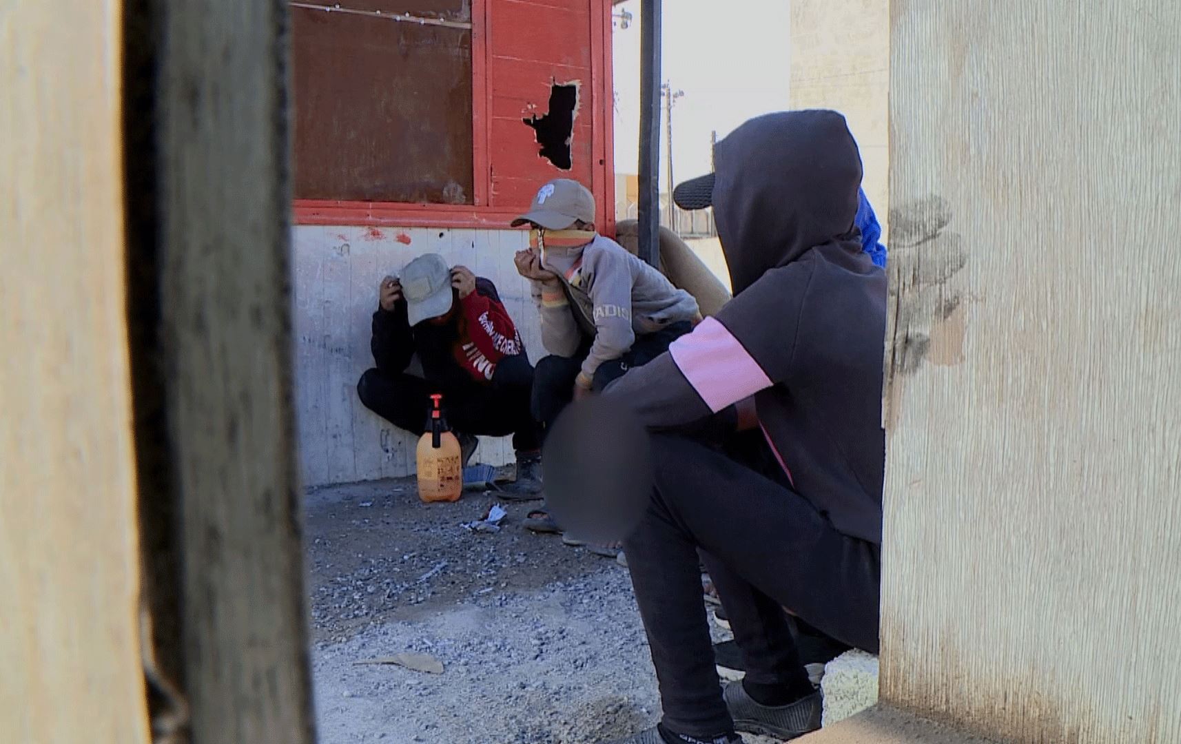 بەشێک لەو منداڵانەی لە شەقامەکانی کەرکووک کاردەکەن جگەرە و نێرگەلە دەکێشن