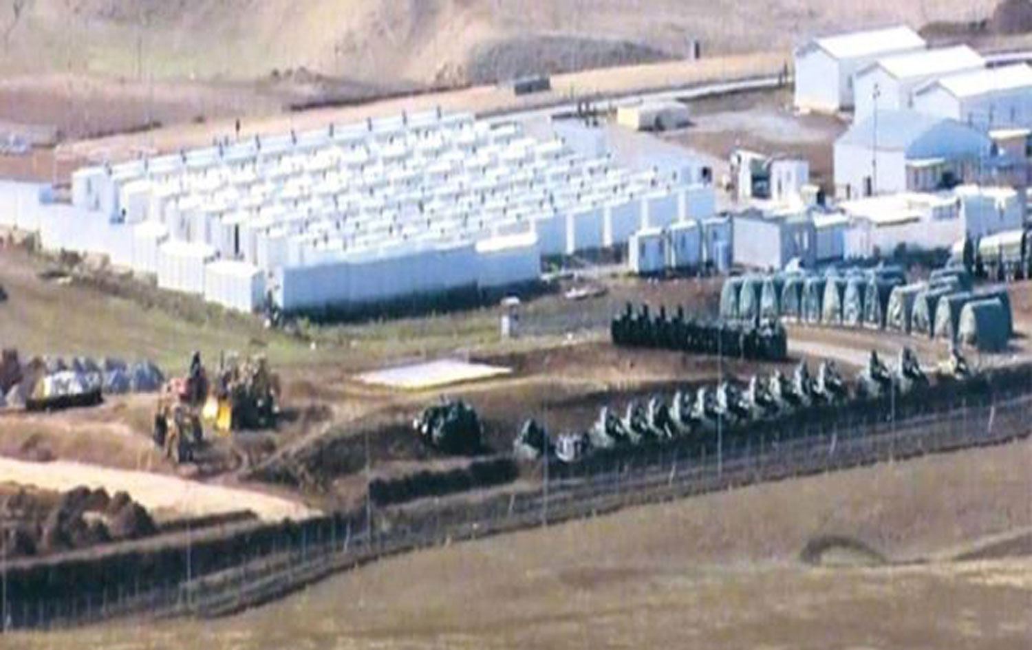 Bi roketan êrîşî baregeha leşkerên Tirkiyê kirin