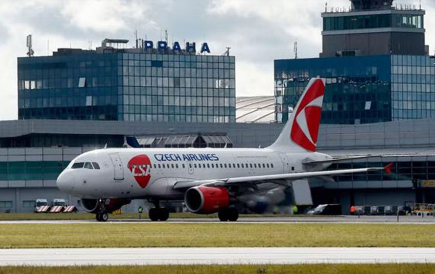 İngiltere'ye giden uçakta bomba alarmı