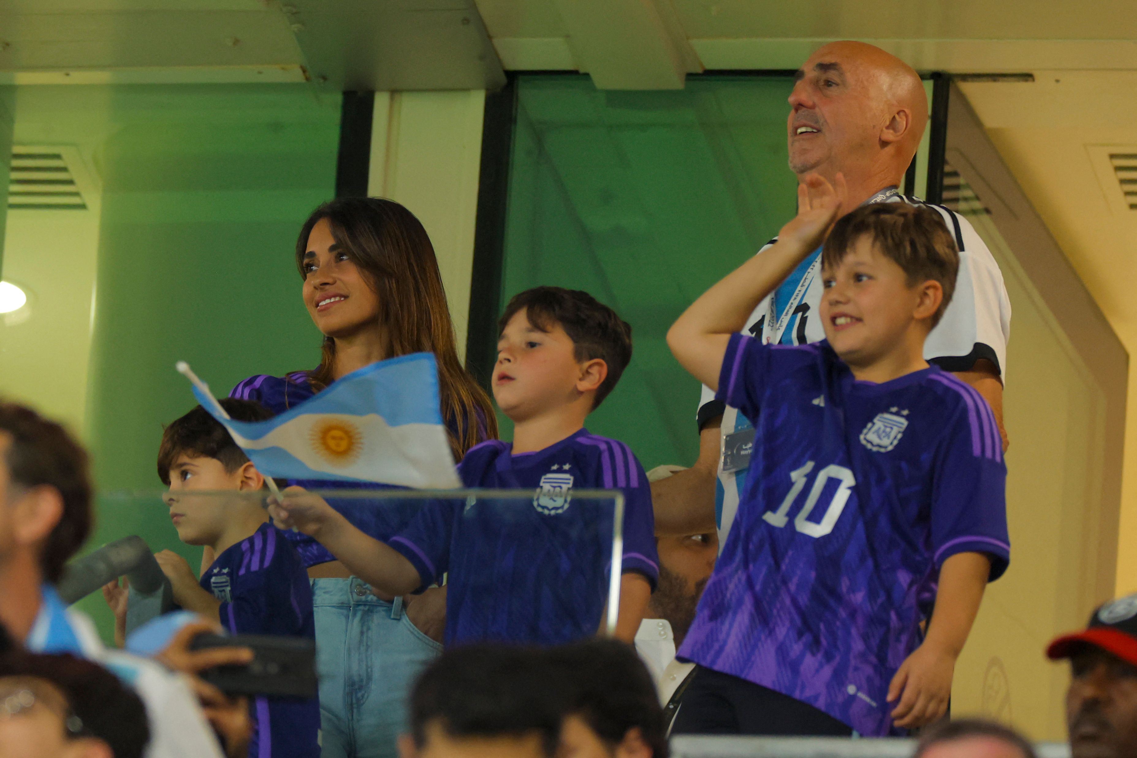 لەپێناو ئانتۆنێلا و منداڵەکانی مێسی پاداشتکرا