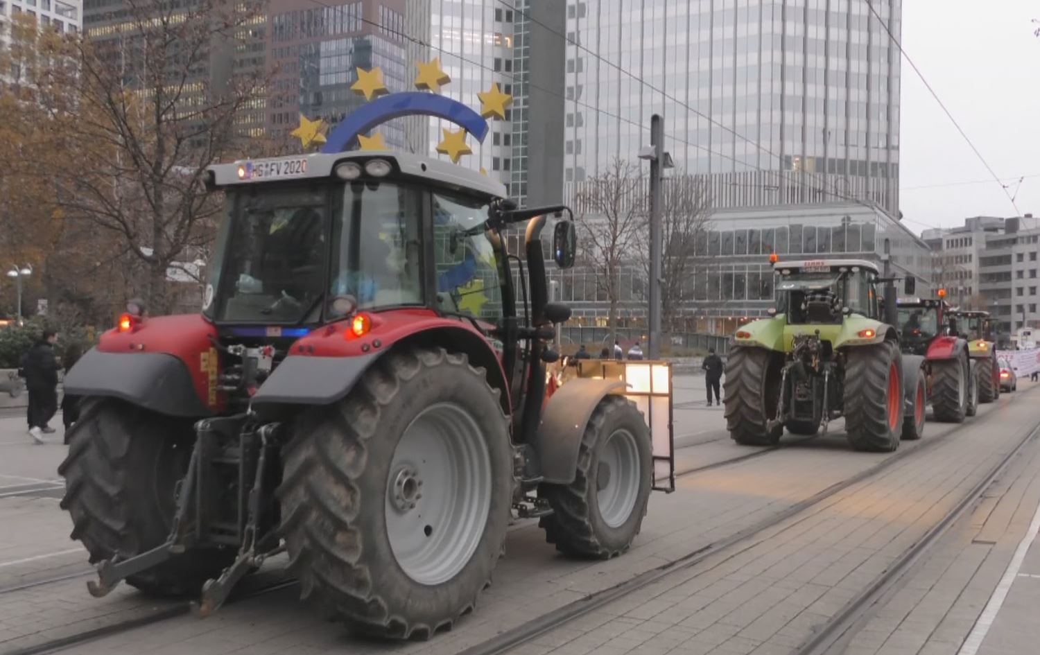 Li Almanyayê cotyar ji ber giranbûna nirxê enerjiyê bi traktoran daketin kolanan