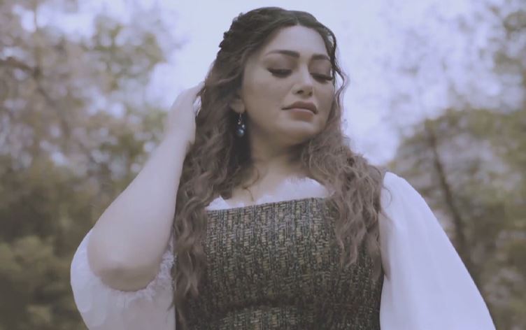 دینا لە نوێترین بەرهەمیدا بە ستایلێکی نوێ دەردەکەوێت