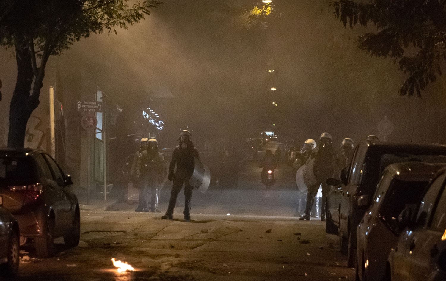 Yunanistan polisin vurduğu 16 yaşındaki genç için ayakta