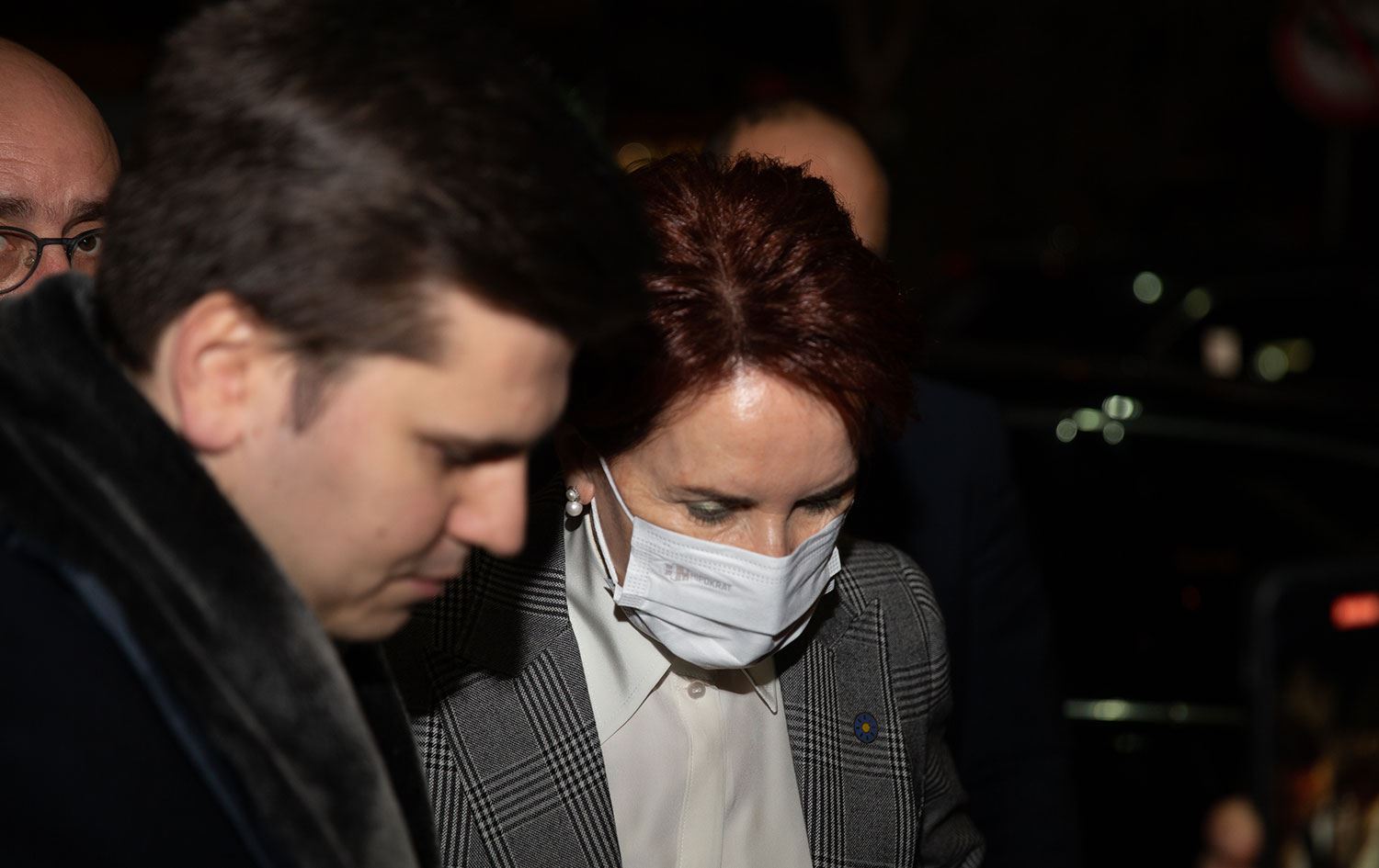 Akşener, Mecliste yumruk atılan milletvekilini hastanede ziyaret etti