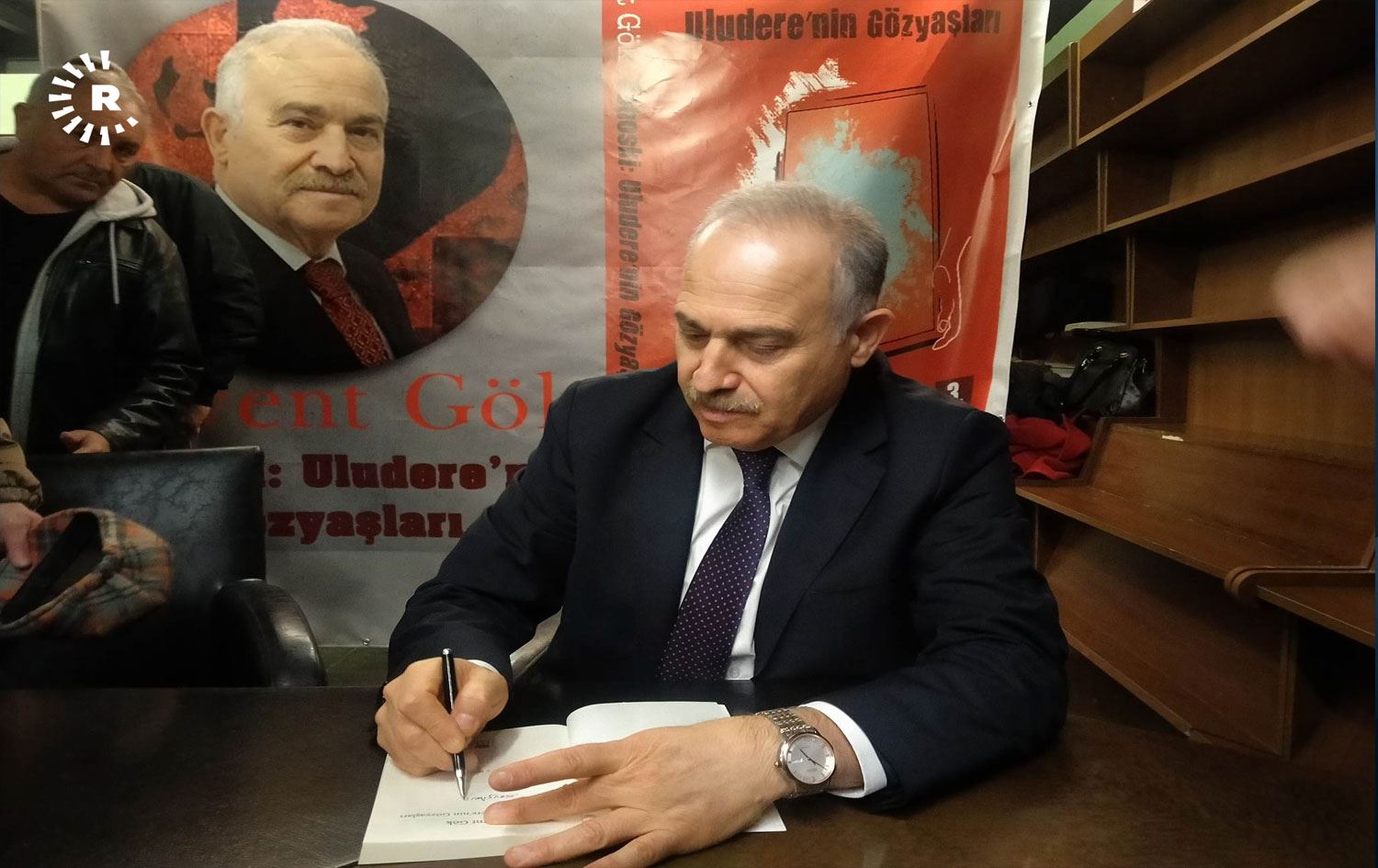 CHP’li Gök, ‘Uludere'nin Gözyaşları: Roboski’ kitabını imzaladı