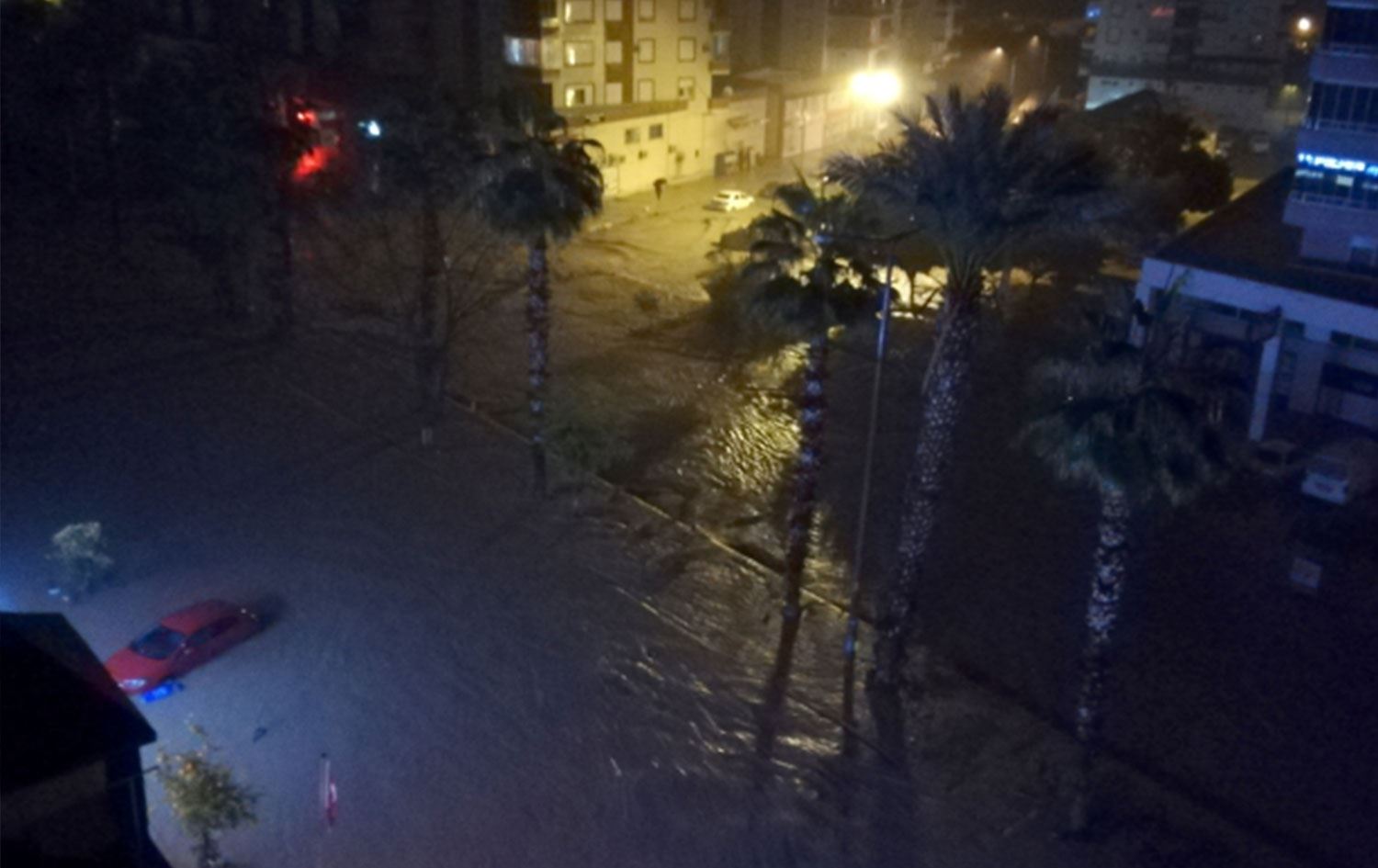 Aşırı yağışlar sele neden oldu, eğitime ara verildi