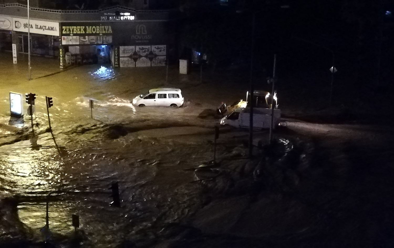 Li Antalyayê lehî: Li navçeya Kumluca jiyan rawestiya
