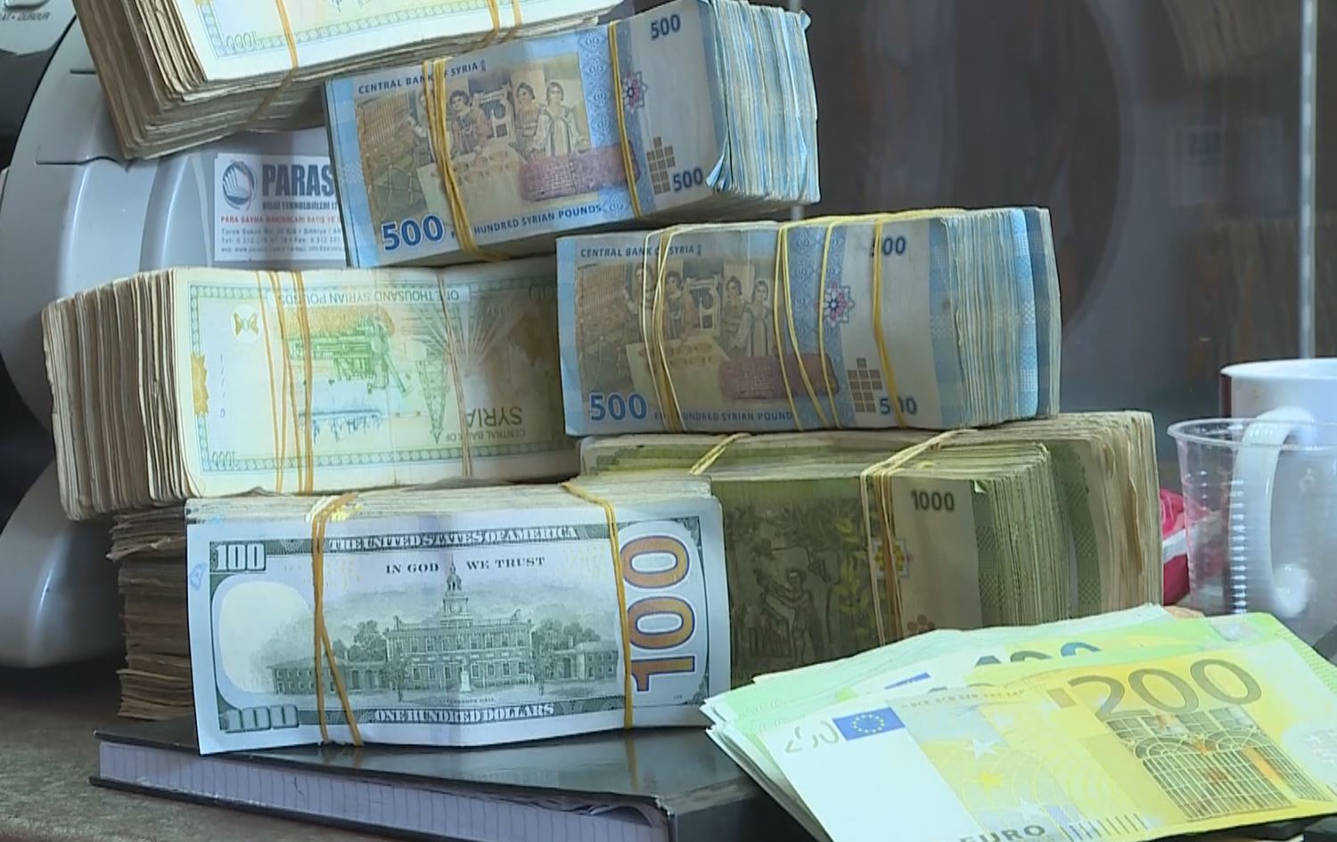 Li Rojavayê Kurdistanê û Sûriyê daketina nirxê lîreyê Sûrî jiyana welatiyan dijwartir kiriye