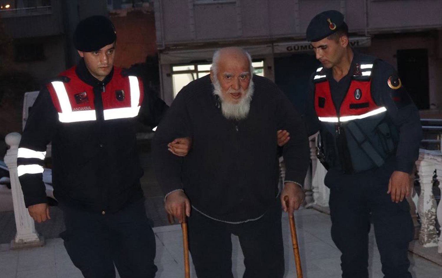 95 yaşındaki adam oğlunu öldürüp gelinini yaraladı; İfadesi ortaya çıktı