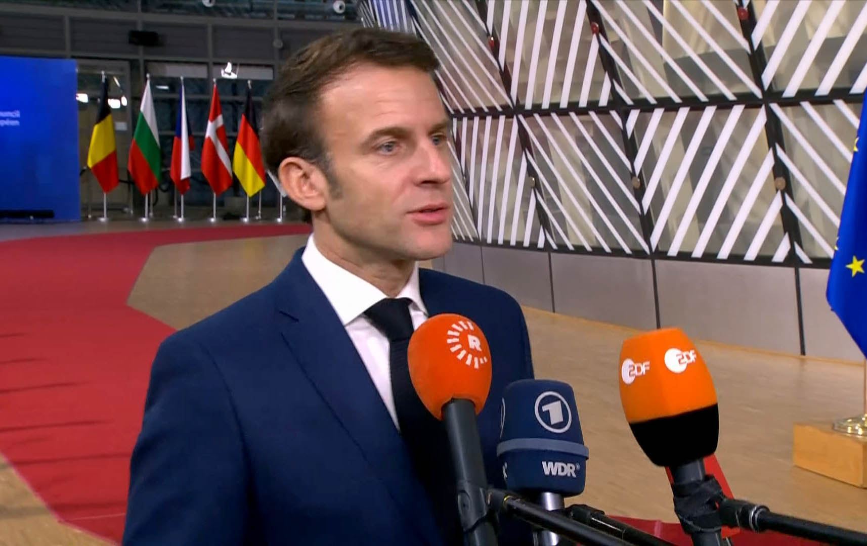 Macron bo Rûdawê: Em piştgiriya gelê Kurd li herêmê dikin