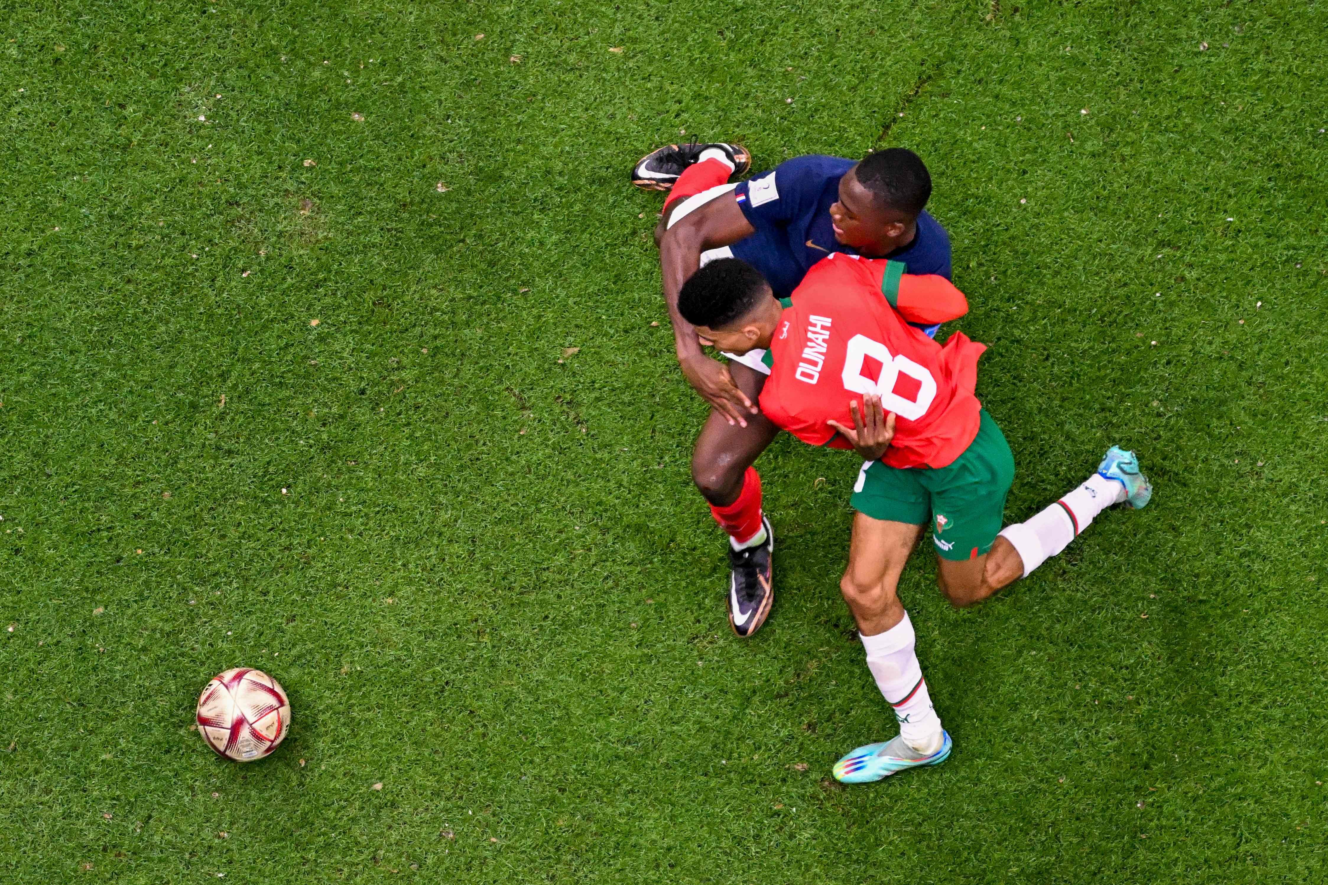 بارسێلۆنا و لێستەر سیتی لەسەر تواناکانی یاریزانێکی مەغریبی لە رکابەریدان