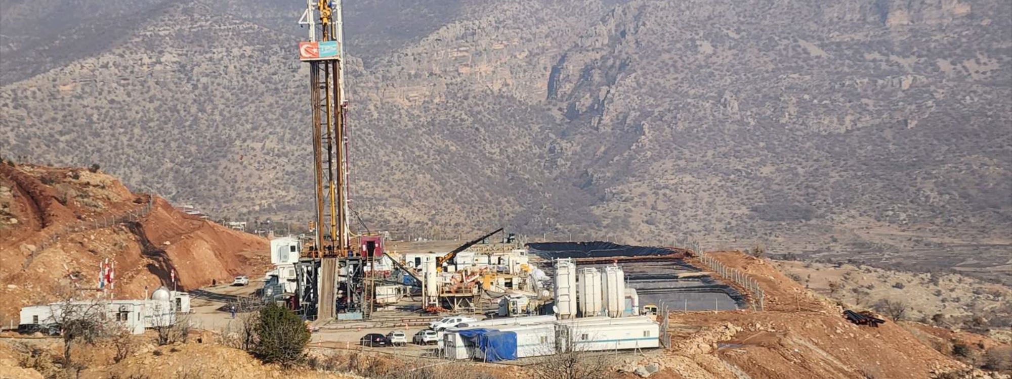 Bîrên petrolê li quntara Çiyayê Gabarê li Şirnexê