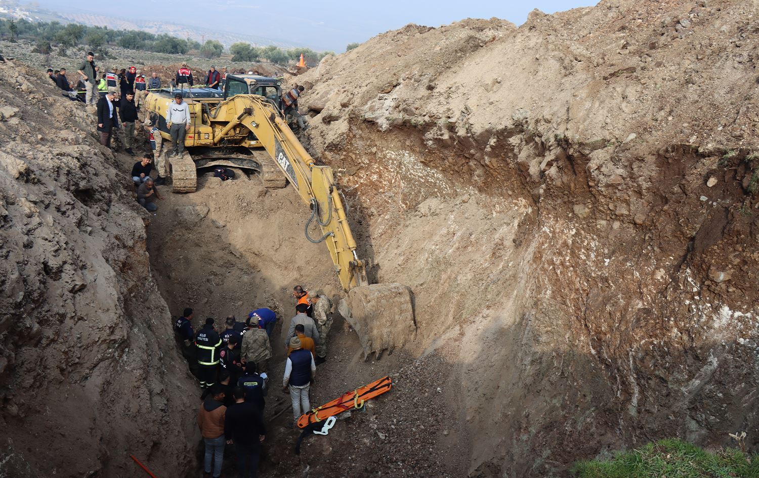 Kilis'te göçük altında kalan 2 işçi hayatını kaybetti