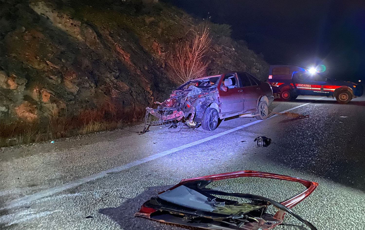 Erzincan'da feci kaza: 2 ölü, 7 yaralı