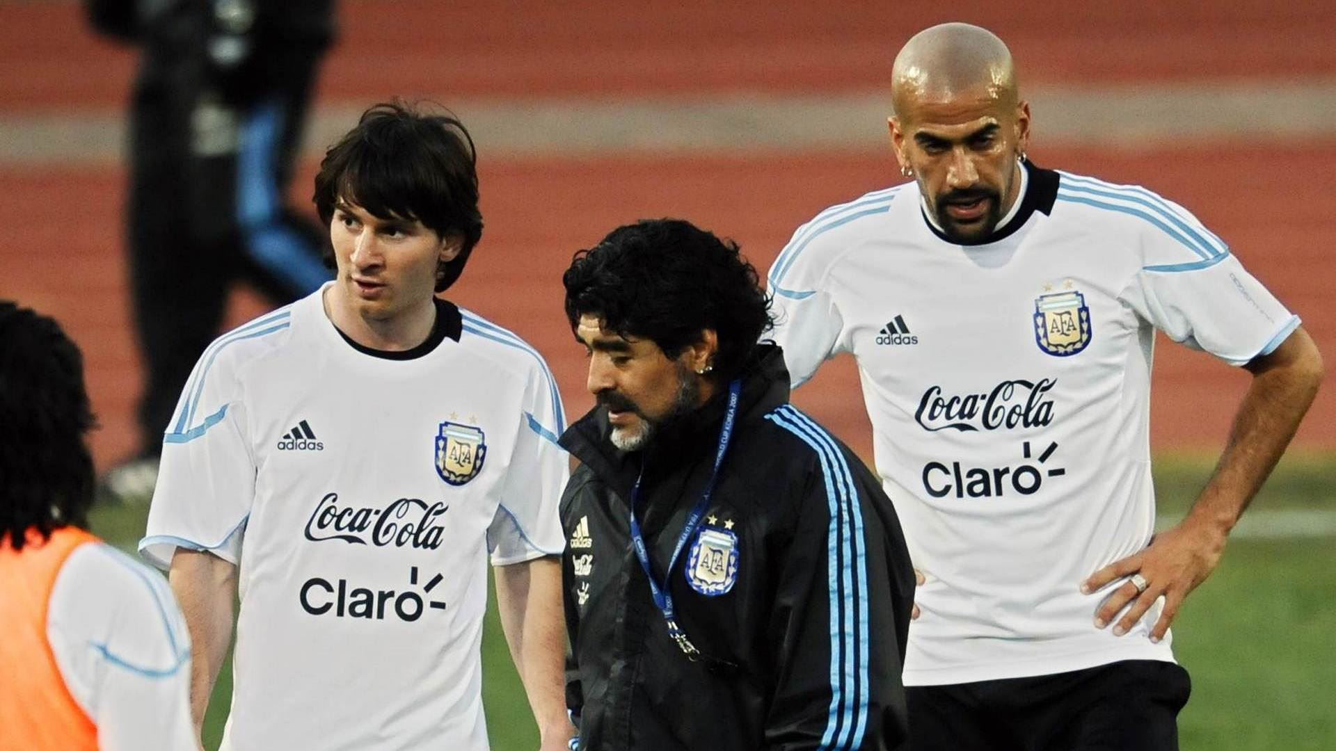 مێسی، مارادۆنا یان کریستیانۆ، کامیان باشترە؟ ڤیرۆن وەڵامدەداتەوە