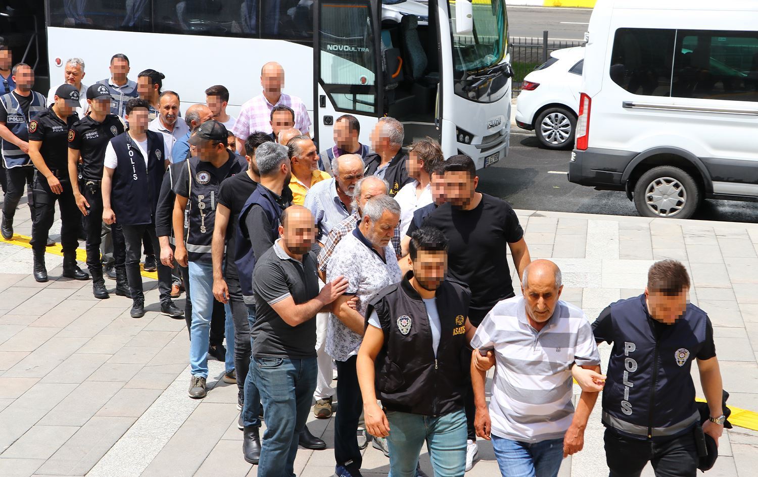 11 siyasetmedarên Kurd hatin azadkirin