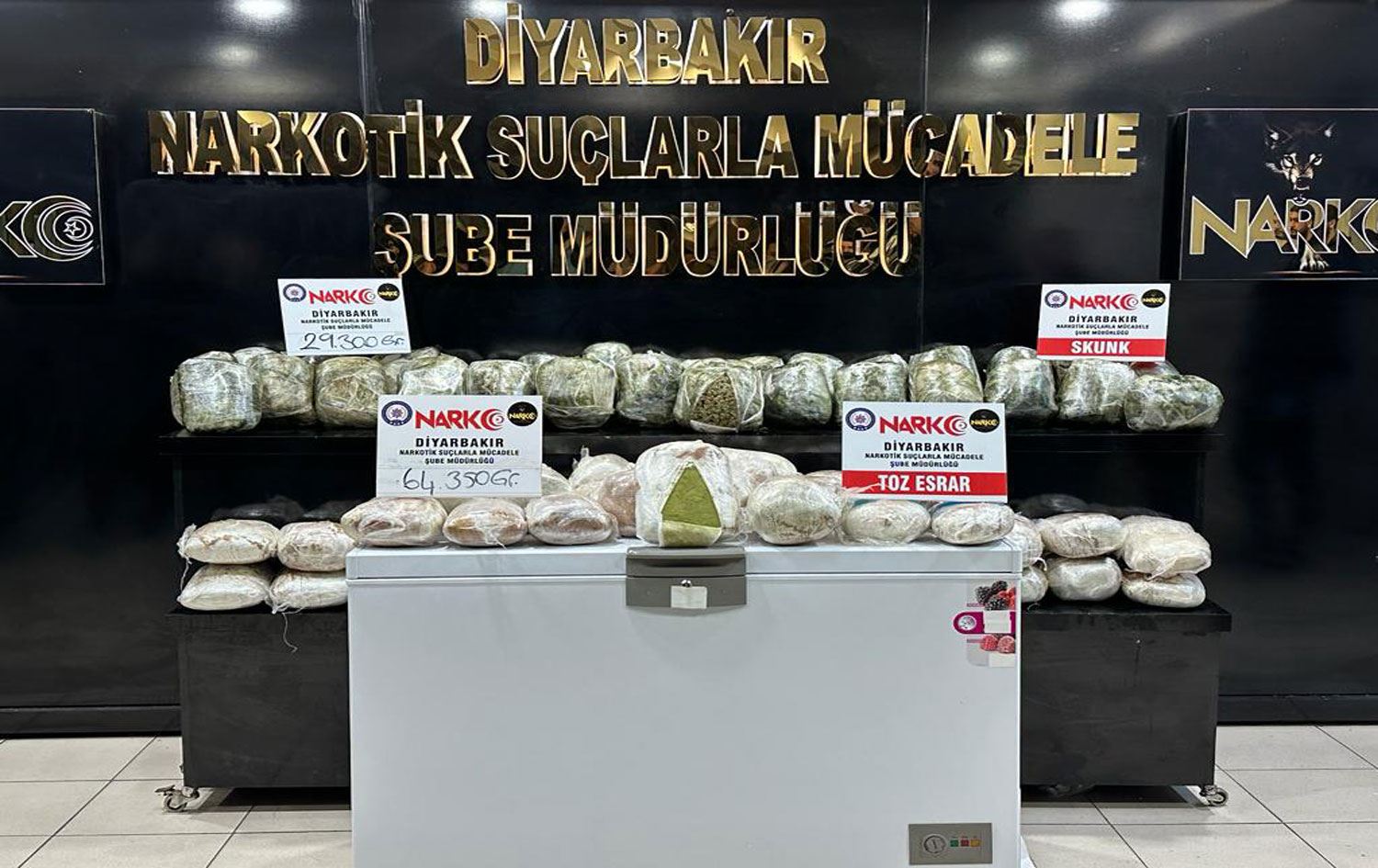 Diyarbakır'da kargoya verilen derin dondurucuda 93 kilo esrar çıktı!