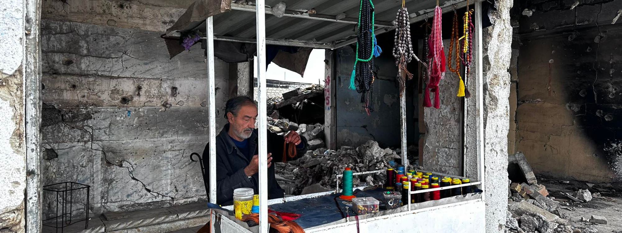 کارکردن لەنێو وێرانەی جەنگ لە موسڵ بۆ پەیداکردنی بژێوی