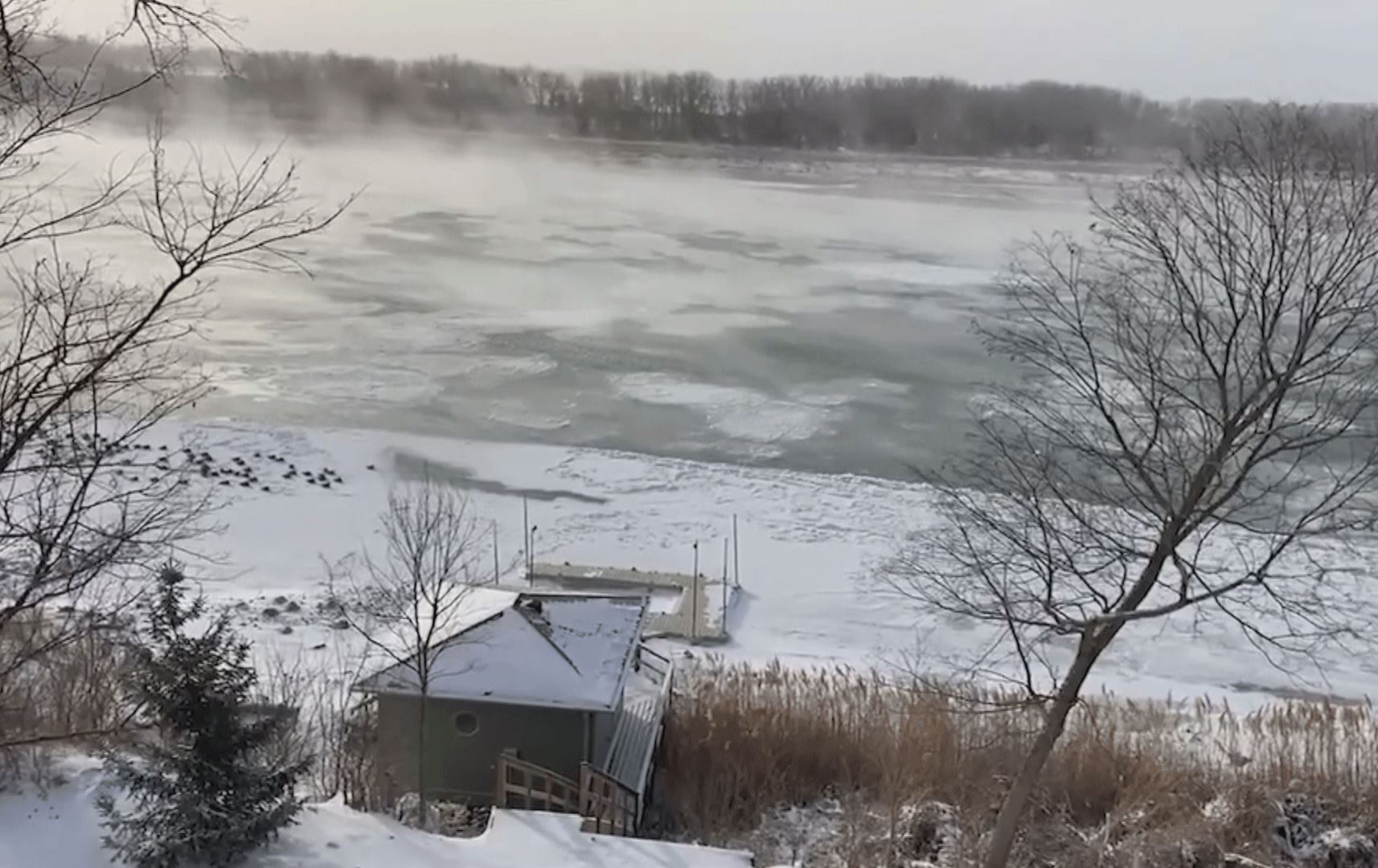 گەردەلوولێکی بەهێز هەزاران گەشتی ئاسمانی لە ئەمریکا هەڵدەوەشێنێتەوە