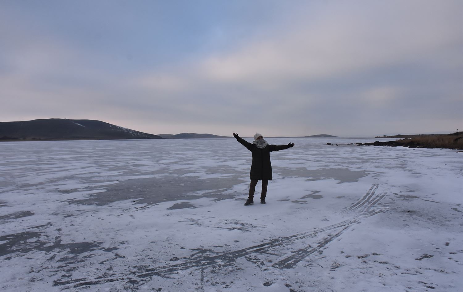 Gola Çildarê qeşa girt