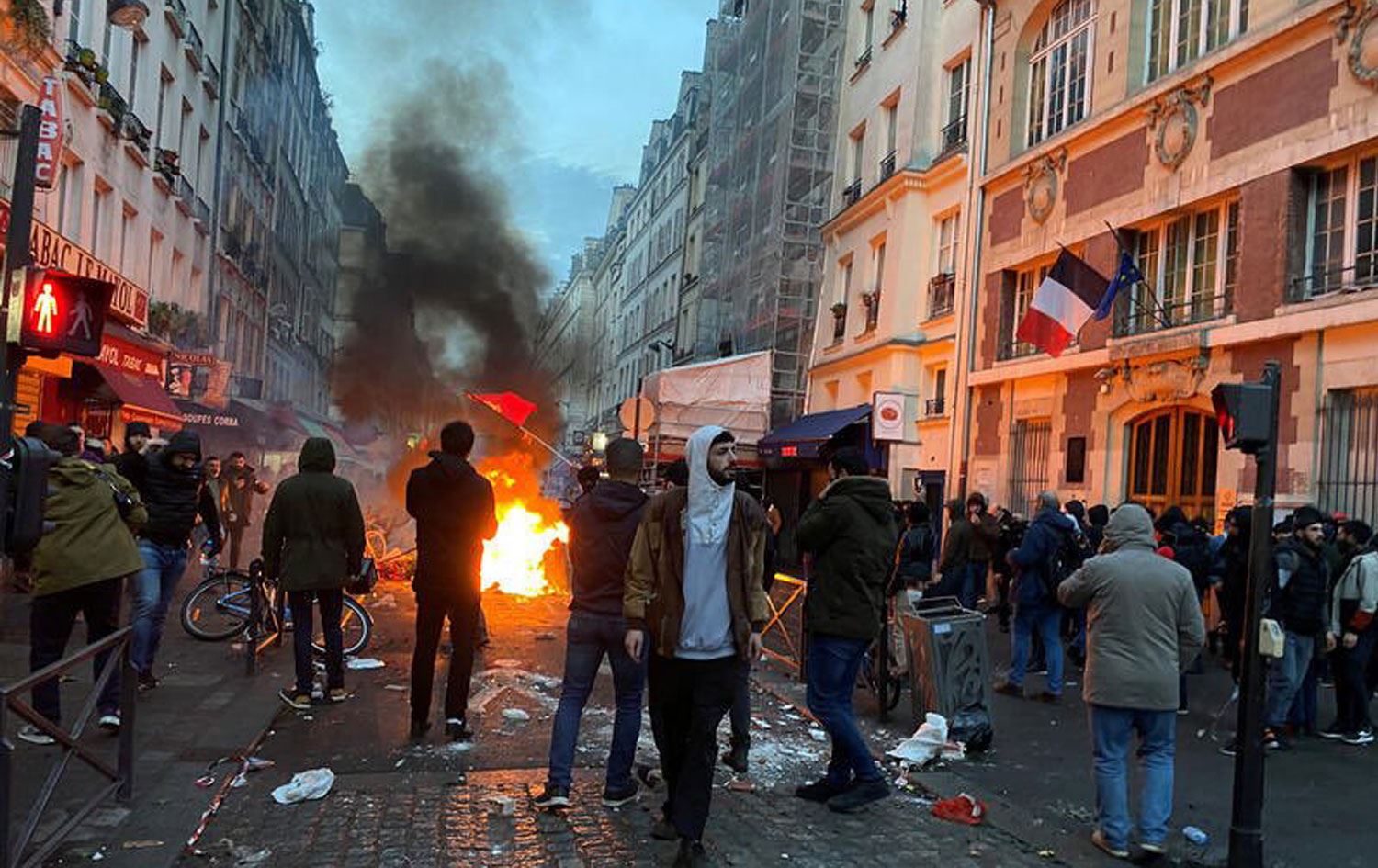 Paris’teki şiddet gösterilerine Kürtlerden tepki