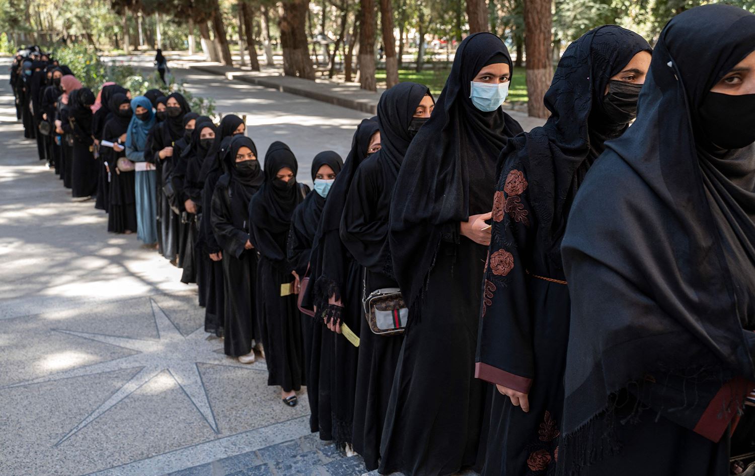 تاڵیبان داوا لە رێکخراوەکان دەکات کارکردنی ئافرەتان رابگرن