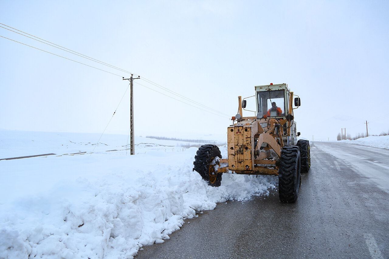 Ji ber barîna berfê rêyên 150 gundên Loristanê hatin girtin