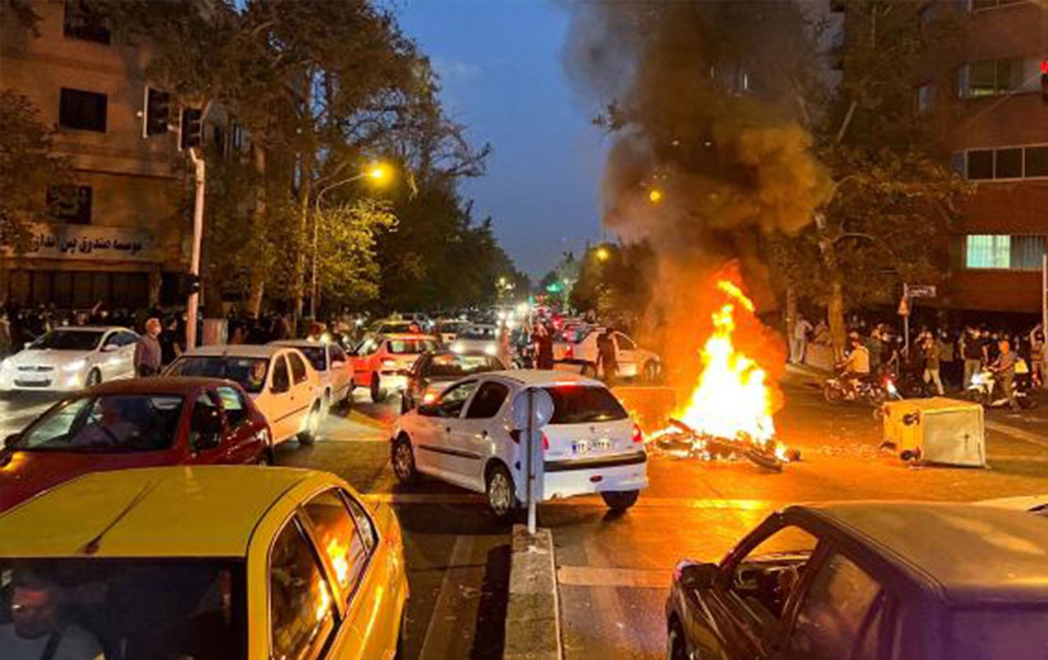 İran ve Rojhılat'ta gösteriler 100'üncü gününde