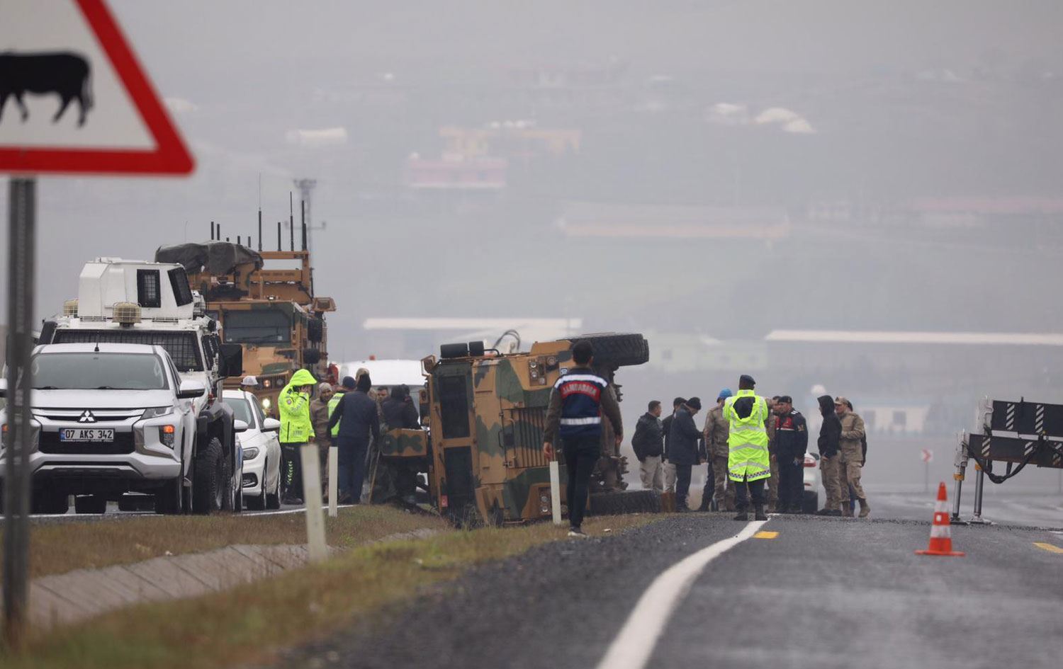 Li Amedê wesayîta leşkerî wergeriya: 6 birîndar