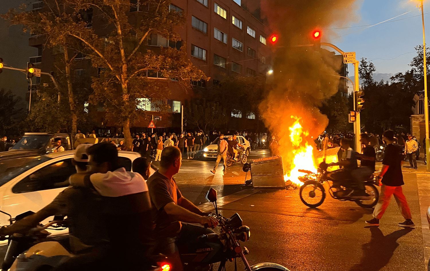 Komeleya Mafên Mirovan a Îranê li ser xwepêşanderên ku canê xwe dest dane daxuyaniyek da