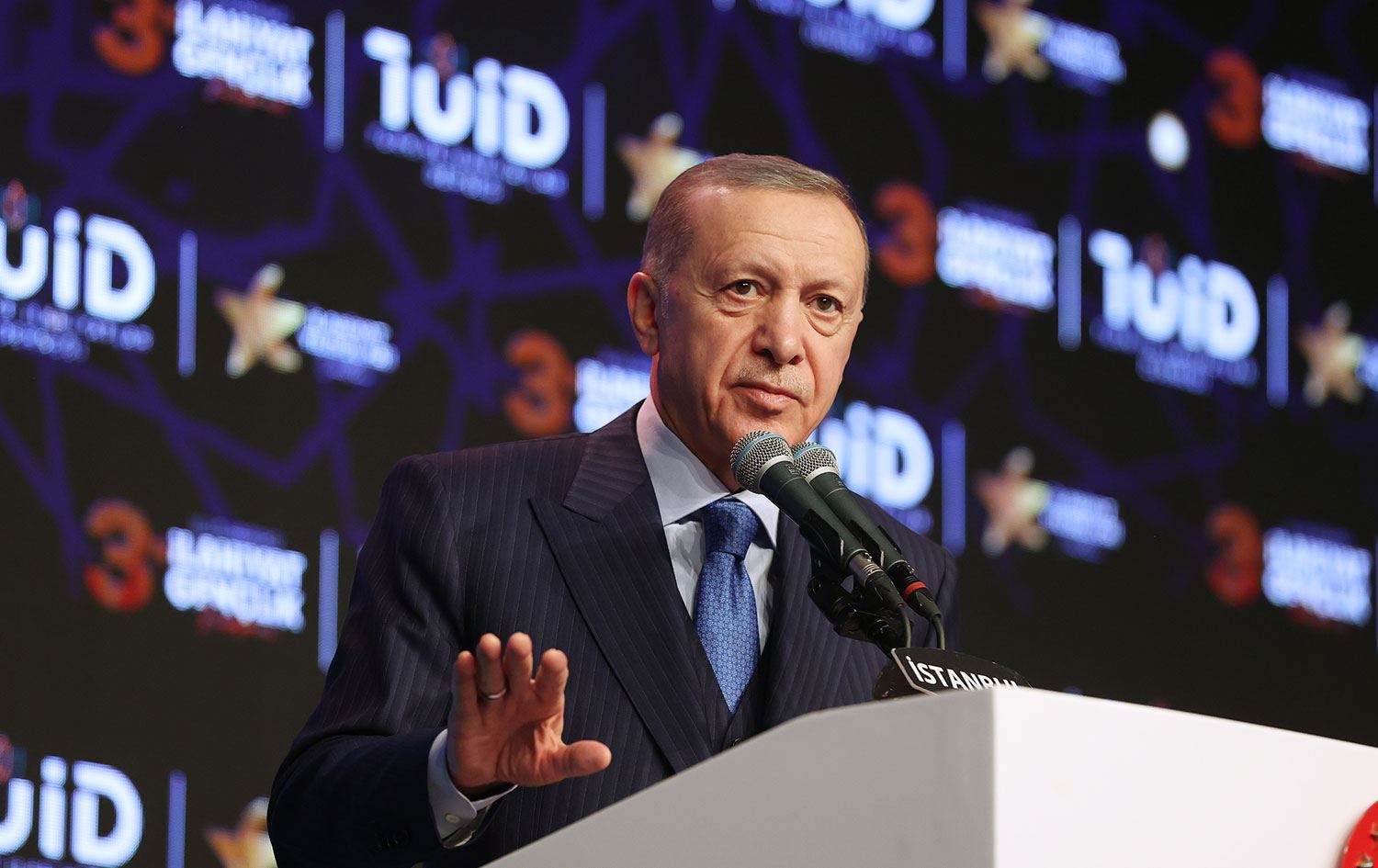 Erdoğan: Başörtüsü teklifi Meclis'ten geçmezse son sözü millet söyler