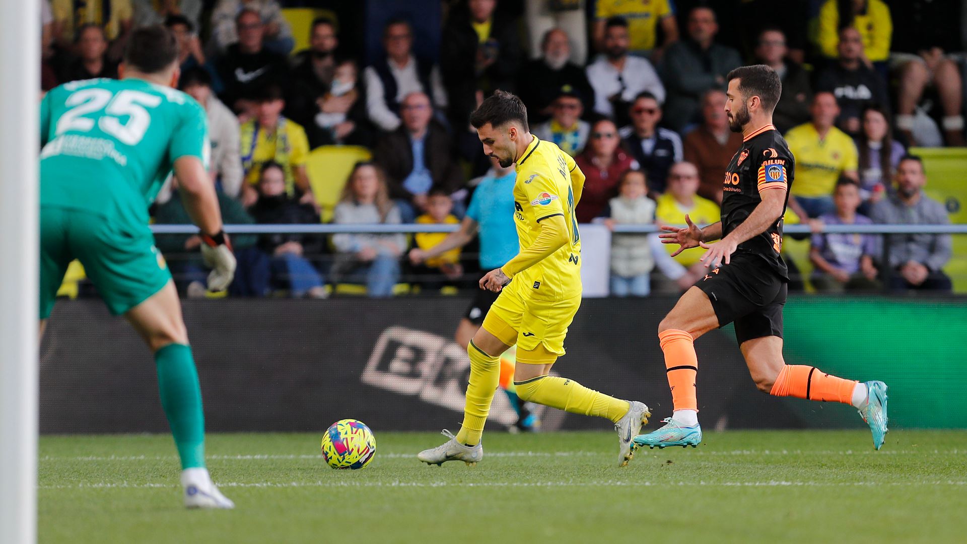 ڤیاریال 3 خاڵی لە شەمشەمەکوێرەکان وەرگرت