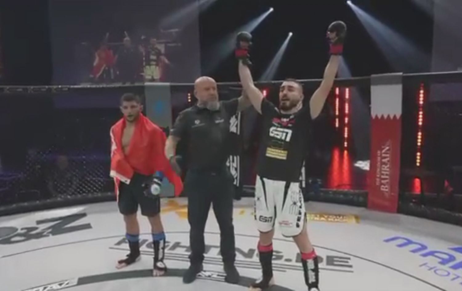 VIDEO - Li Almanyayê boksorê Kurd rikeberê xwe yê Tirk avêt erdê û bû şampiyon