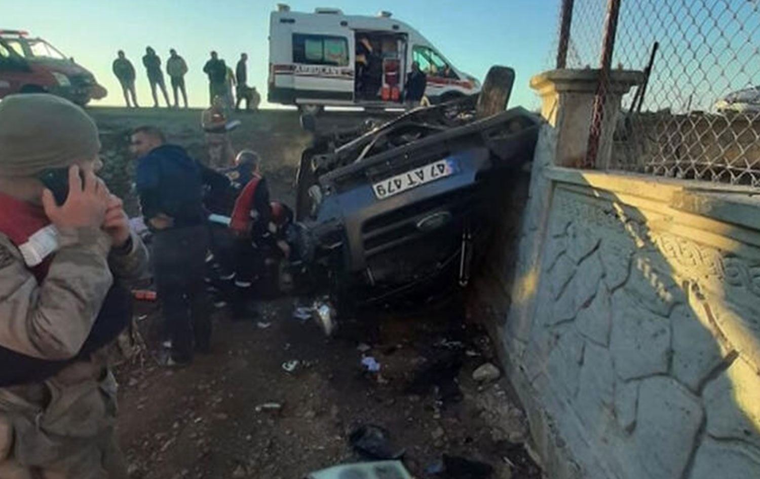 YENİLENDİ - Mardin'de minibüs şarampole devrildi: 6 ölü, 5 yaralı