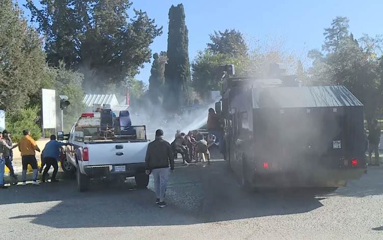 Kerkük'te petrol stajyerlerinin gösterisine polis müdahalesi; 5 kişi yaralandı