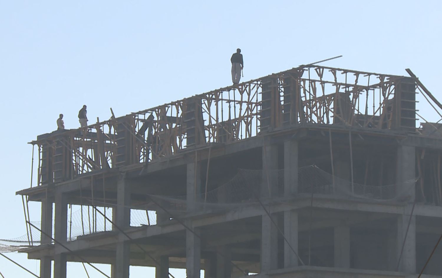 Li Bakurê Kurdistanê karkerên avahîsaziyê ji şert û mercên kar nerazî ne