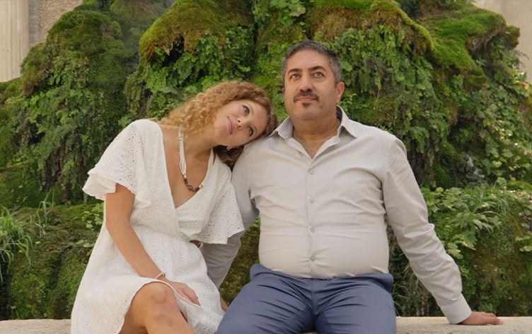 ئالان قەرەداخی بەرهەمێکی دوێت لەگەڵ گۆرانیبێژێکی ئیتاڵی بڵاودەکاتەوە