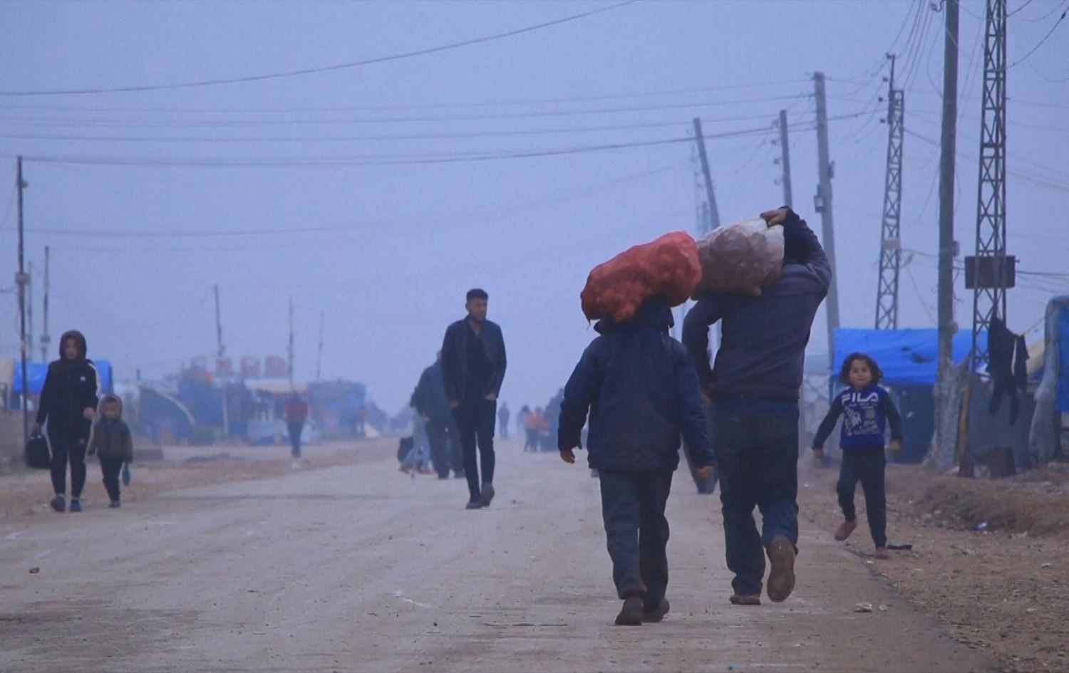 Koçberên Efrînî yên Kampa Serdemê di bin dorpêça Hikûmetê Sûriyê de ne