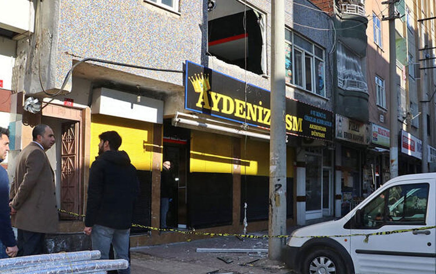 Diyarbakır'da dalgın işçi dükkanı havaya uçurdu