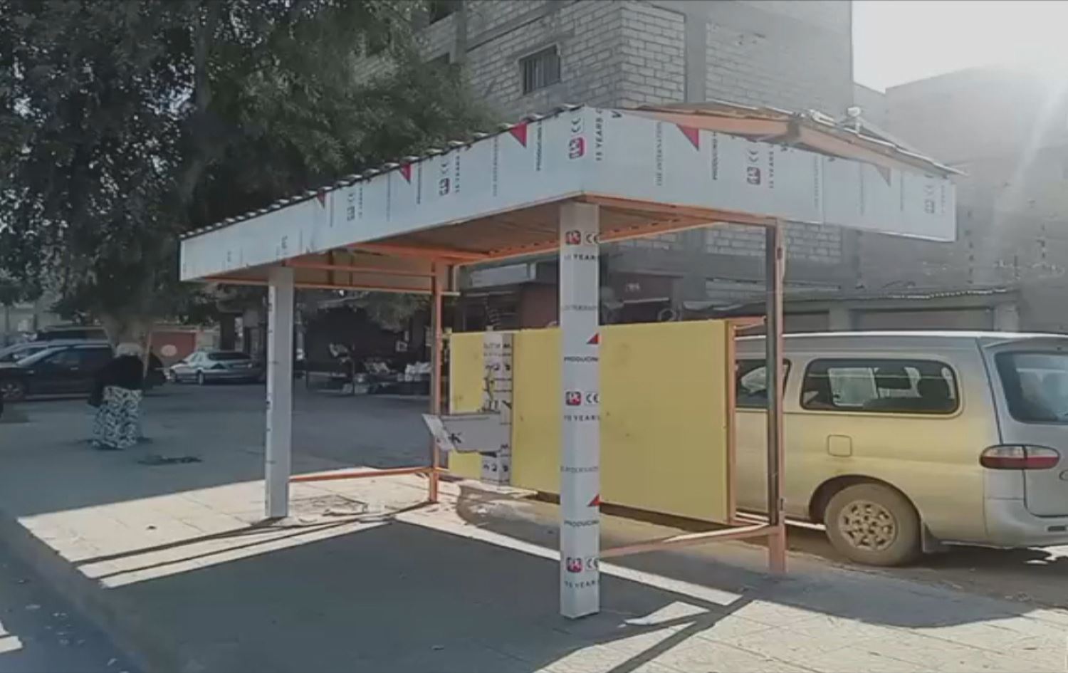 Qamişlo: Rêxistinekê rawestgehên nimûneyî yên otobusan çêkirin